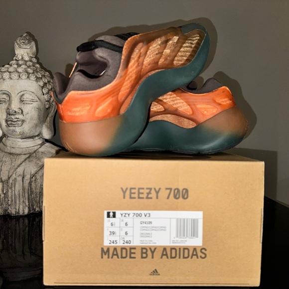 Yeezy 700 V3 cooper en parfaite condition , tres peu portées ! - Picture 3 of 3